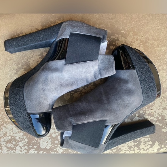 CASADEI FABULOUS grey suede platform boots. Size 8 1/2 - Picture 14 of 16